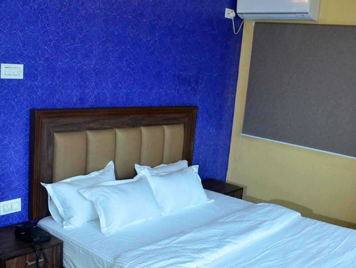 Hotel Aloka Residency Калькутта Экстерьер фото