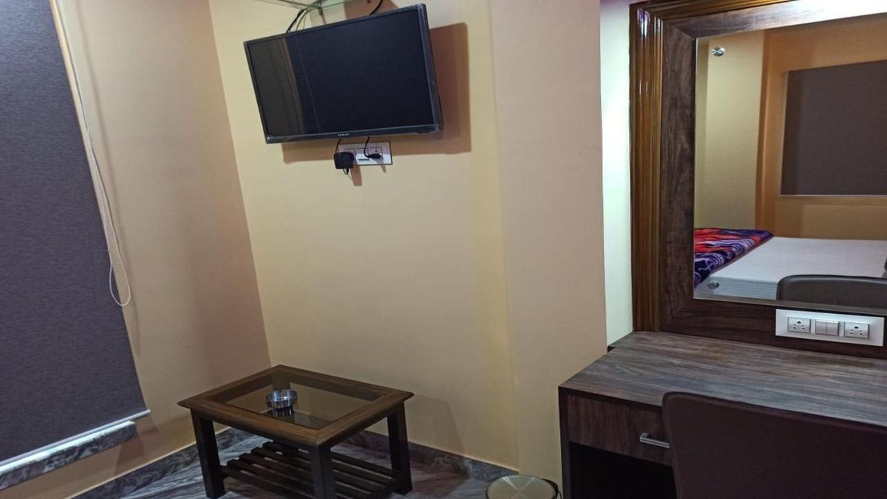 Hotel Aloka Residency Калькутта Экстерьер фото