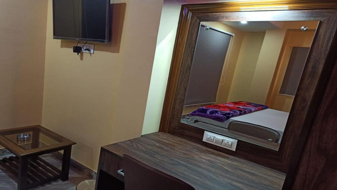 Hotel Aloka Residency Калькутта Экстерьер фото